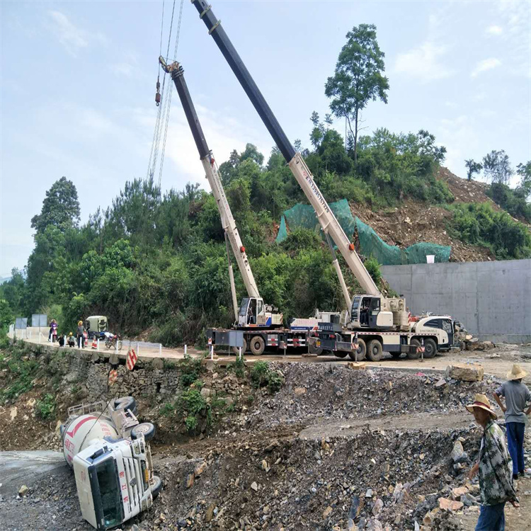 竞秀汽车掉沟里叫吊车救援要多少钱